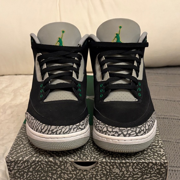 Air Jordan 3 Retro Black and Pine Green - Picture 2 of 8